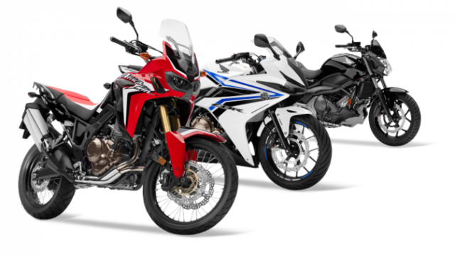 Honda Motorcycle Png Vector Transparent Download - Triumph Tiger Xrx Vs Africa Twin (640x360), Png Download