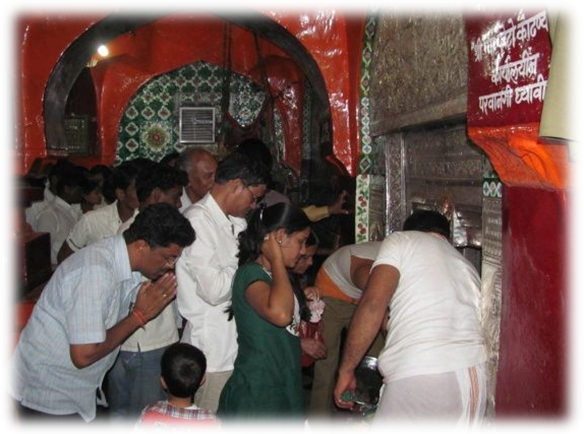 Image025 - Renuka Mata Mandir Mahurgad (584x434), Png Download