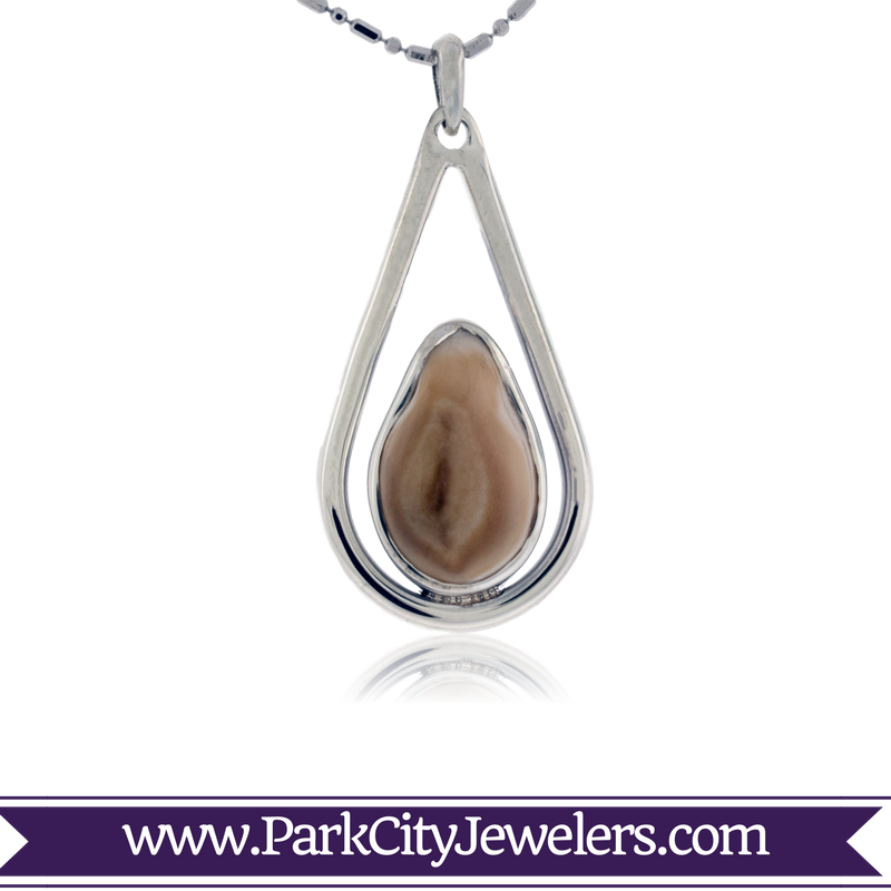 Tear Drop Elk Ivory Pendant - Snowflake Necklace Gold Diamond (800x800), Png Download