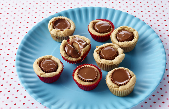 Peanut Butter Cup Minis Fun Filled Cookies - Reeses Milk Chocolate & Peanut Butter, Miniature (570x570), Png Download