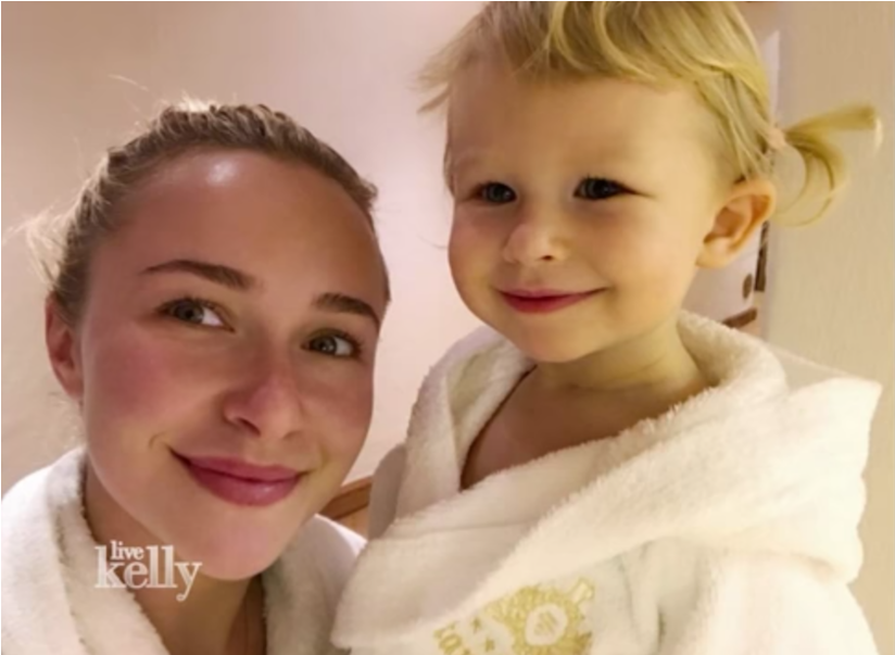 Hayden Panettiere Prenant La Pose Au Côté De Sa Fille - Hayden Panettiere Baby 2018 (1200x630), Png Download