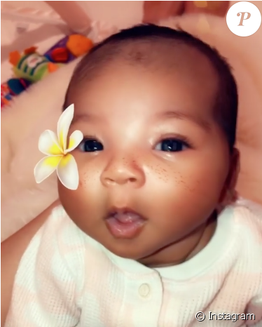 Pour Les 1 Mois De Sa Fille True, Khloé Kardashian - Khloe Kardashian Baby True (950x465), Png Download