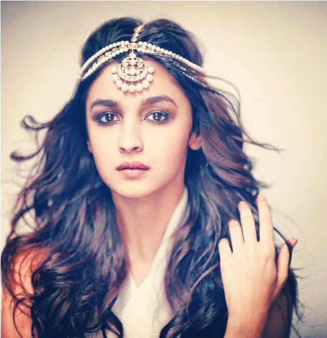 Alia Bhatt One Of The Few Bollywood Actresses Who Do - Garba Makeup And Hairstyle (990x660), Png Download