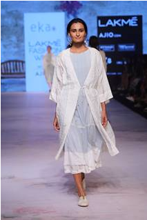 With An Aim To Boost Indian Fashion And Modelling Industry - Fashion Show (522x318), Png Download