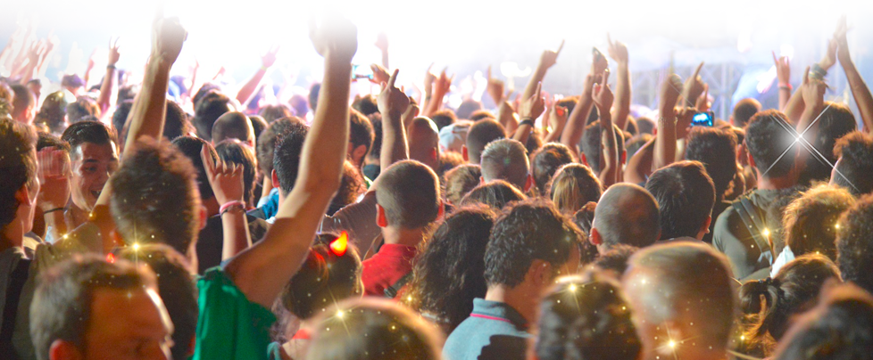 Halloween Party 31st October - Crowd (978x404), Png Download
