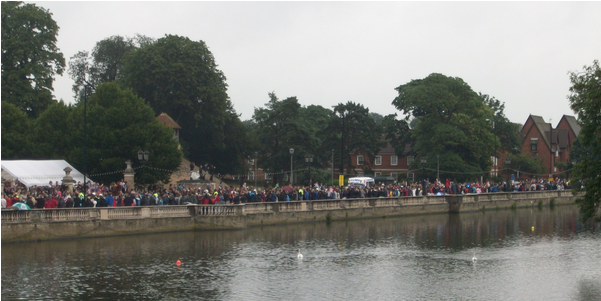 Olympic Torch Relay Crowds Along The Embankment In - Tree (600x600), Png Download