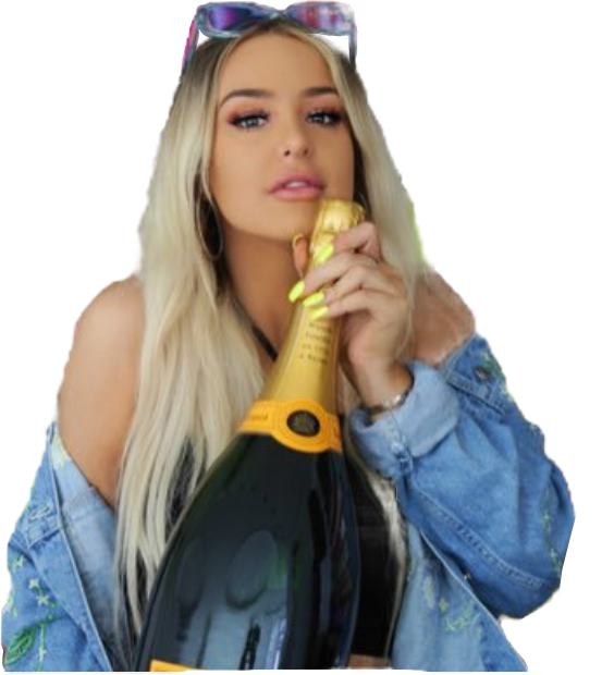 Tana❤ Tanamongeau Tana Queen Babe Youtube Youtuber - Vidcon Tweeting About Tanacon (564x620), Png Download