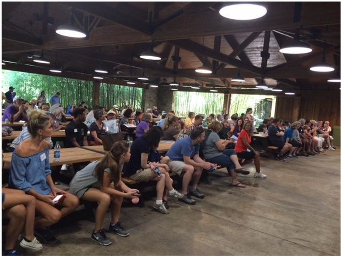 Family Zoo Picnic - Crowd (750x750), Png Download