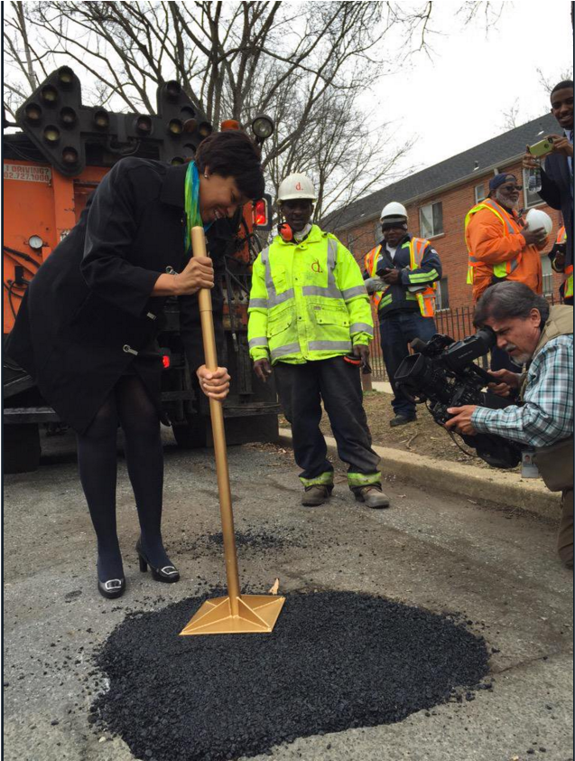 Se Acerca La Temporada De Huecos En La Carretera - Tree (1318x841), Png Download
