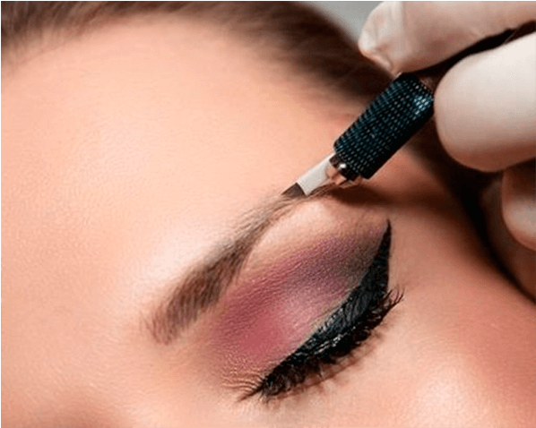 Con Un Inductor Manual Que Va Dejando Finas Líneas - Microblading (600x600), Png Download