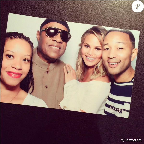 Tomeeka Bracy, Son Mari Stevie Wonder, Chrissy Teigen - Chrissy Teigen (950x599), Png Download