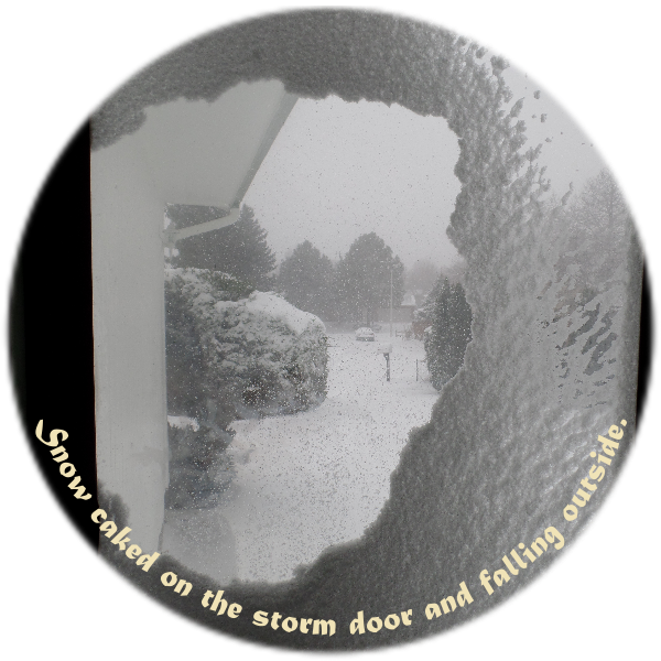 Naturally The Front Steps Had A Snowdrift Almost 2 - Circle (600x600), Png Download