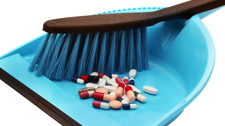 Hepatitis Por Medicamentos - Hazardous Waste Pharmaceuticals (720x405), Png Download