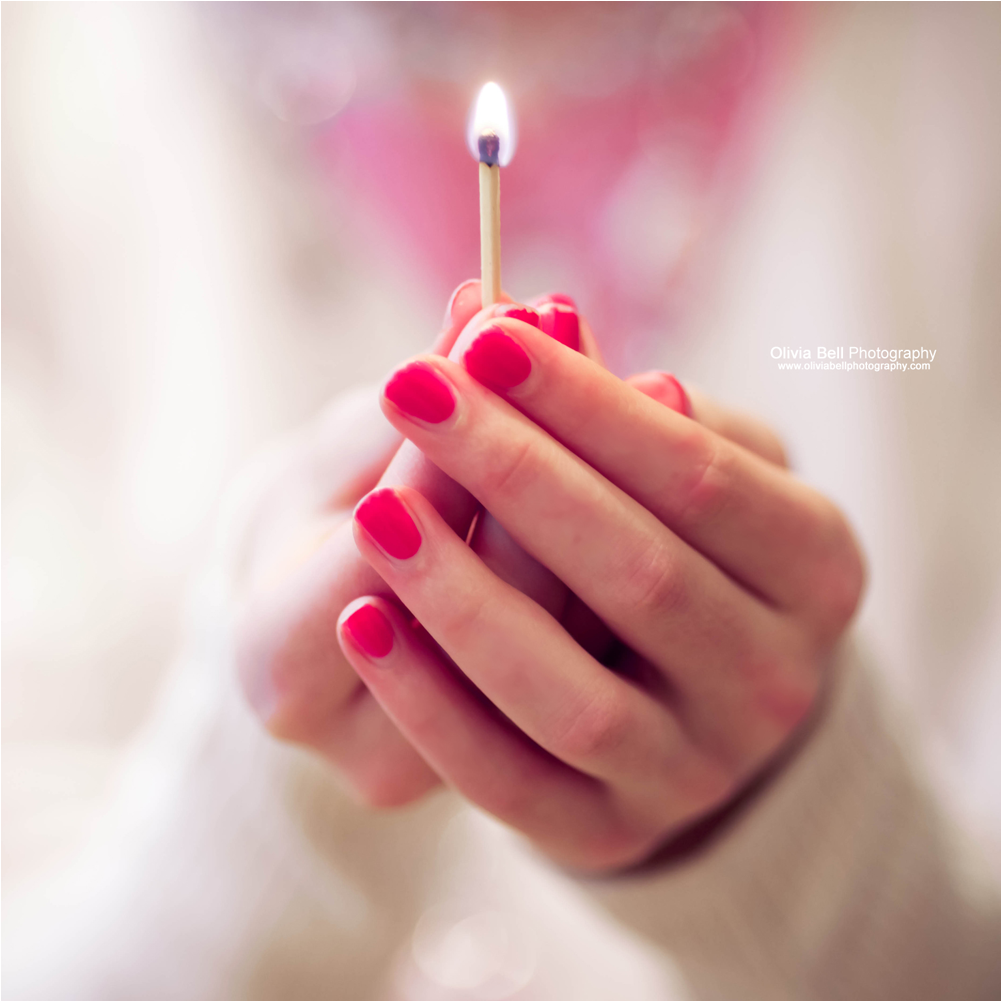 Girl Holding Matchstick In Her Hands - عکس نوشته تولدم مبارک (1500x1000), Png Download