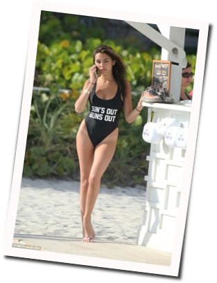 Madison Beer Guitar Chords For Melodies - Madison Beer Hot (313x409), Png Download