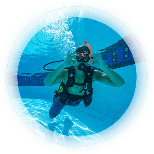 Diver In Pool - Swimming Pool (541x541), Png Download