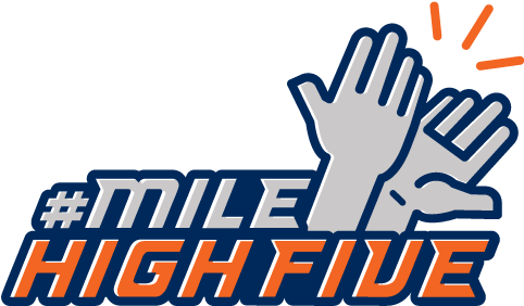It Will Look Like You're Highfiving Von Miller Or Demaryius (500x313), Png Download