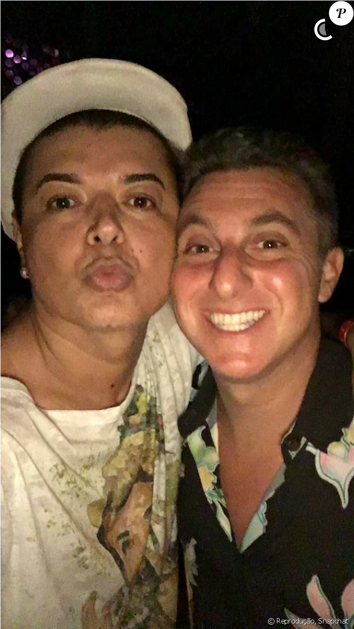 Luciano Huck Curte Feijoada Organizada Por Preta Gil - Friendship (950x1280), Png Download