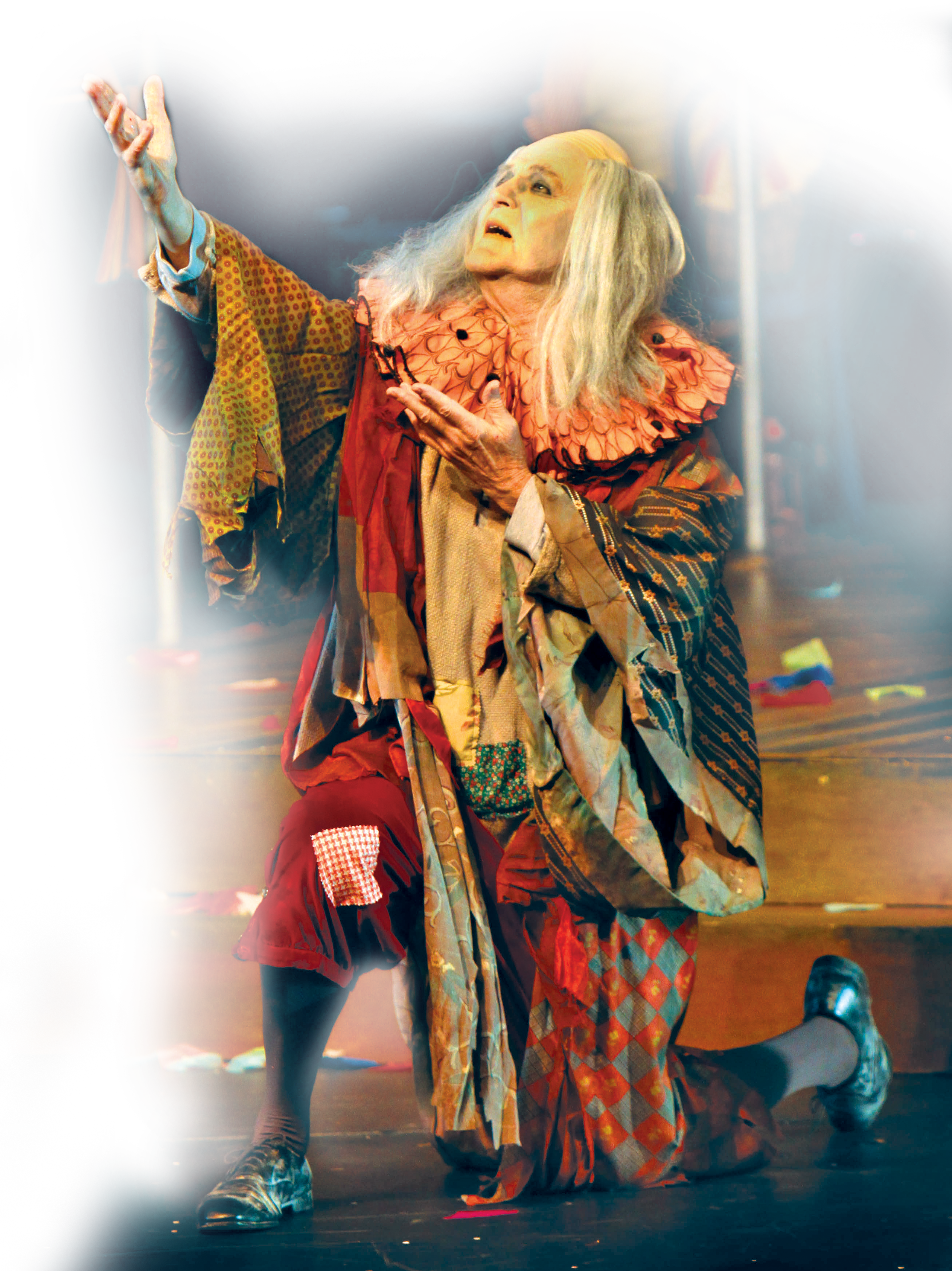 Kneeling - Performance (2616x3492), Png Download