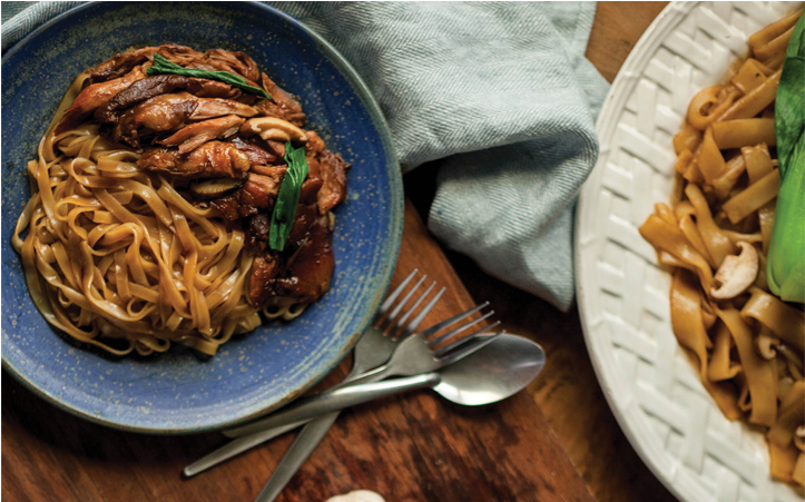 Braised Hocks And Bok Choy With Hofan Noodles - Tagliatelle (1200x450), Png Download