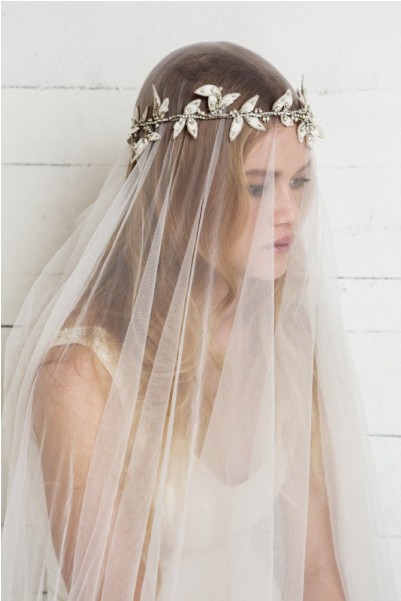 10 Alternatives To A Traditional Crown / Wedding Style - Velo De Novia Con Flores (600x600), Png Download