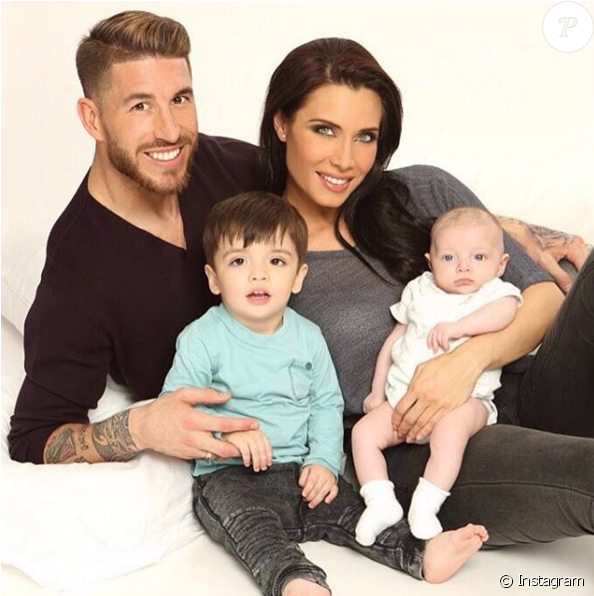 Sergio Ramos Et Pilar Rubio Avec Leurs Deux Enfants - Sergio Ramos And His Wife (950x595), Png Download