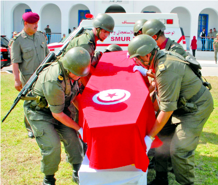 Miembros Del Ejército Turco Llevan El Ataúd De Una - Soldier (667x375), Png Download
