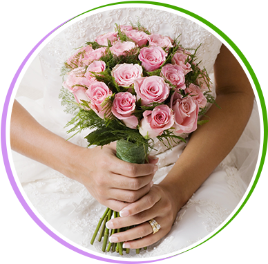 Mujer Sosteniendo Ramo Para Novia - Fresh Rose Bridal Bouquet (400x401), Png Download