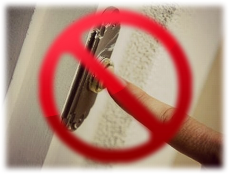 Close - Person Ringing A Doorbell (735x558), Png Download