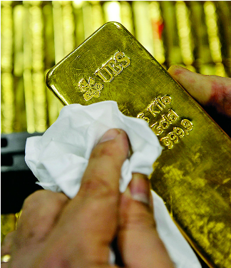 El Metal Se Cotiza A Su Nivel Más Bajo Desde - Bottle (667x375), Png Download