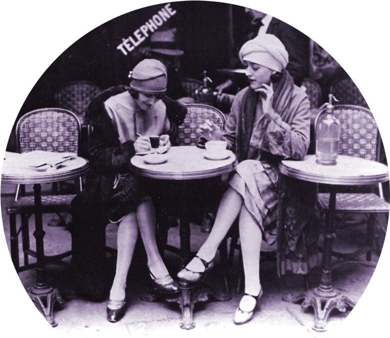 Their Interpretation Of “sitting Outside” Is A Side - Cafe Em Paris Anos 20 (800x683), Png Download
