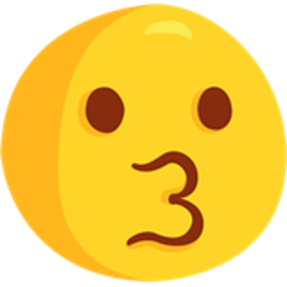 Facebook Kiss Smiley (1000x1000), Png Download