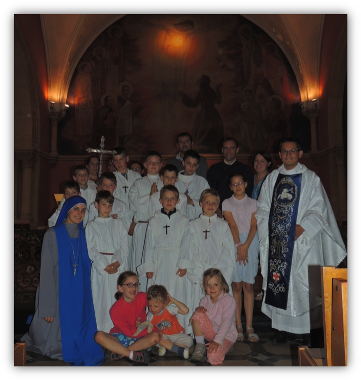 La Sacristía Había Sido Preparada Por Una De Las Hermanas - Decoration (746x784), Png Download