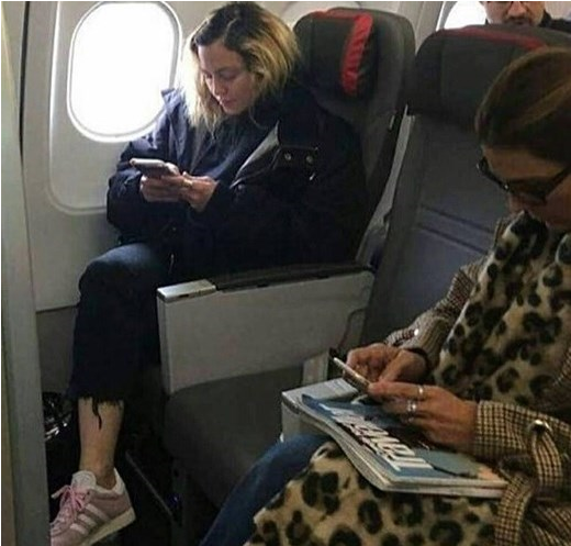 Madonna Dispensa Luxo E Viaja Para Lisboa Em Classe - Madonna Economy Class (757x498), Png Download