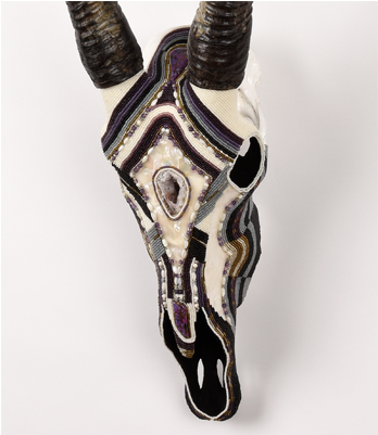 Mohave Pearl Oryx Beaded Animal Skull Side View - Pendant (700x400), Png Download