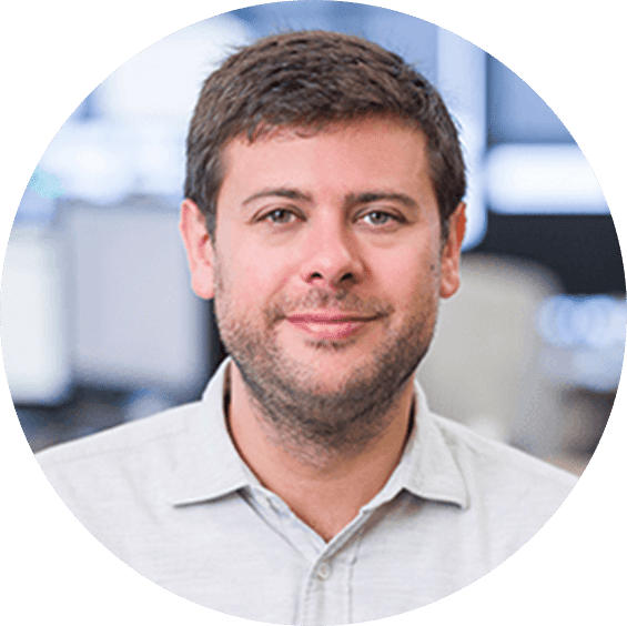 “users Love Mongodb Because It Offers The Fastest Time - Gentleman (565x564), Png Download