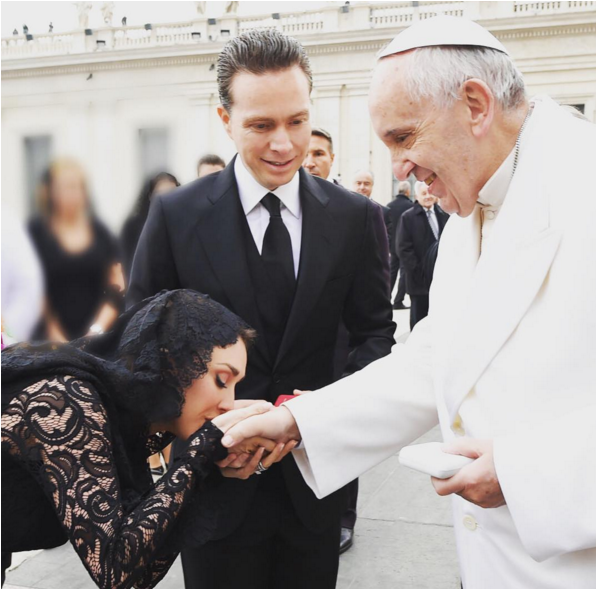 Anahi Recebe O Papa Francisco No México Após Compôr - Besa La Mano Del Papa Francisco (1200x630), Png Download