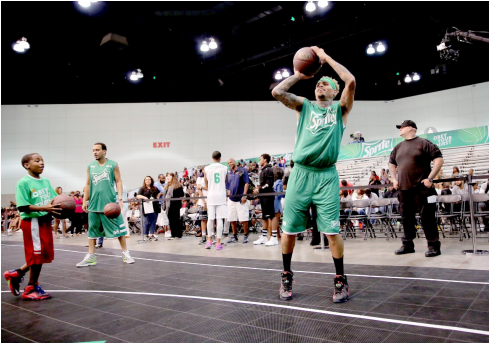 062715 Shows Betx Sprite Celeb Basketball Chris Brown - Chris Brown (608x342), Png Download