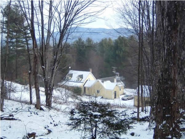 Old Farm House At The End Of A Dirt Road - Snow (800x533), Png Download