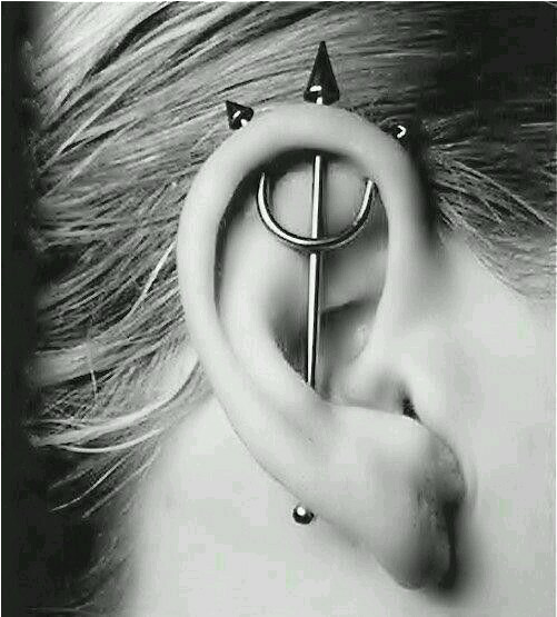 Piercing En La Oreja Tridente (720x720), Png Download