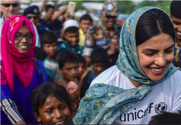 Priyanka Chopra - Priyanka Chopra With Rohingya (960x401), Png Download