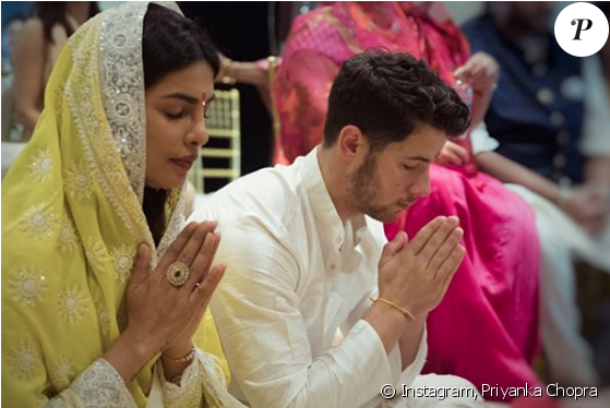 Nick Jonas Et Priyanka Chopra En Plein Cérémonie Roka - Priyanka And Nick Engagement Party (950x373), Png Download
