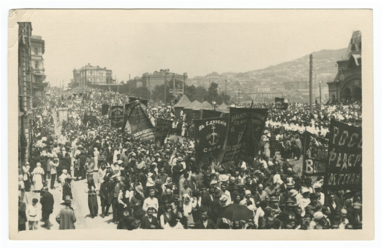 Americans In The Land Of Lenin - Photograph (840x545), Png Download