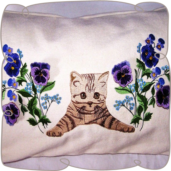 Kitten With Pansies - Machine Embroidery (580x580), Png Download
