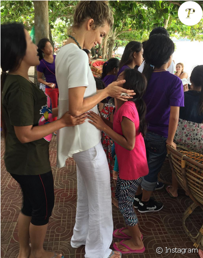 Annalynne Mccord A Publié Une Photo D'elle Lors De - Girl (950x521), Png Download