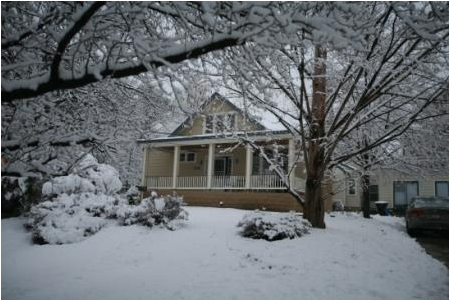 Beautiful 100 Year Old House Four Miles From The White - Snow (800x533), Png Download