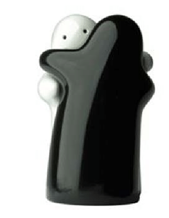 'hug' Salt And Pepper Shakers Carrying Human Features - Salt And Pepper Shakers (735x476), Png Download