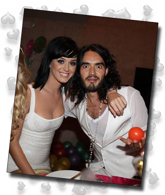 Singer Katy Perry Might Have Kissed A Girl, But As - Katy Perry And Russell Brand (540x639), Png Download