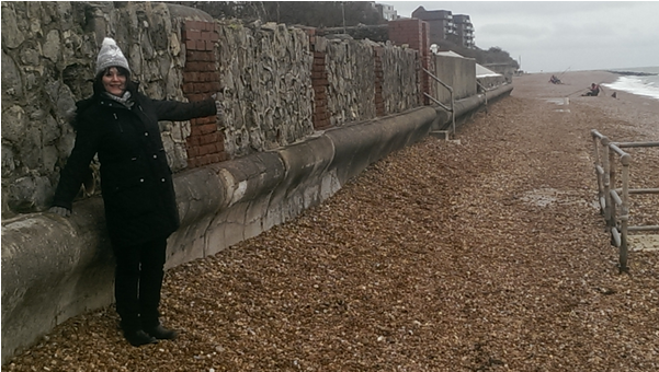 Shingle On Sandgate Sea Wall / Esplanade / Walkway (600x600), Png Download