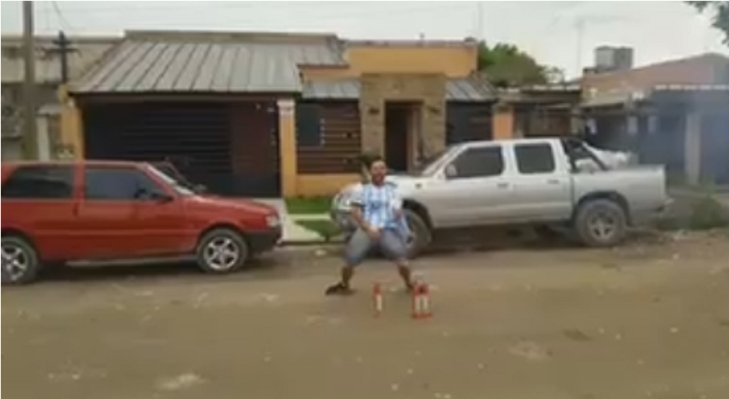 Hincha De Atlético Tucumán Celebra El Ingreso Del Decano (1140x640), Png Download